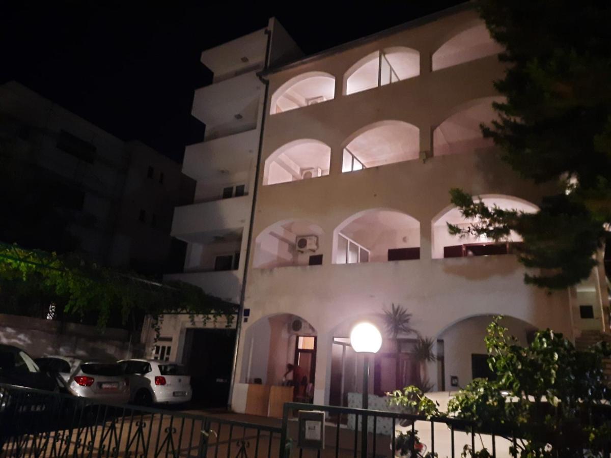 Apartmani R&B Radalj 马卡尔斯卡 外观 照片